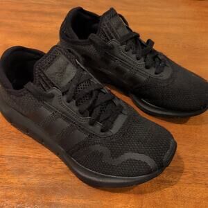 Adidas Swift Run X J black Shoes  big Kid 4.5 - Black